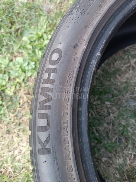 Kumho 245/40 R19 Zimska