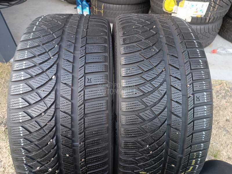 Kumho 245/40 R19 Zimska