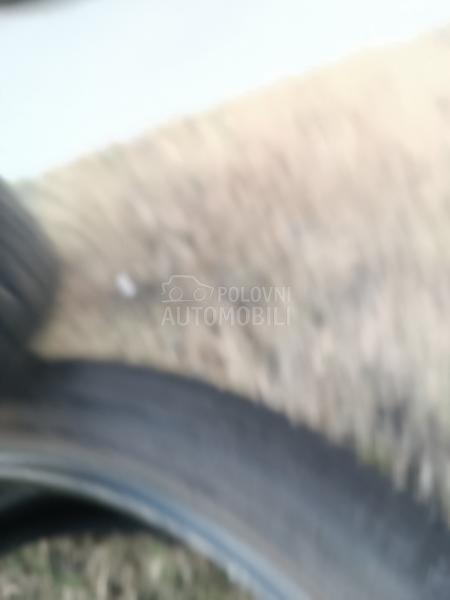 Kumho 245/40 R19 Zimska