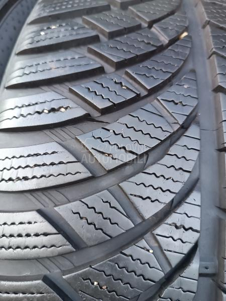 Kumho 245/40 R19 Zimska