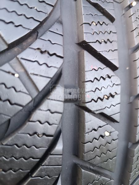 Kumho 245/40 R19 Zimska