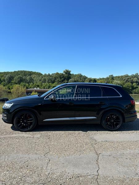 Audi Q7 S line