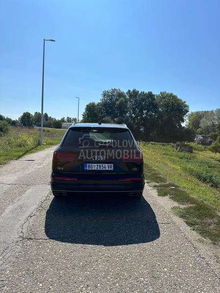 Audi Q7 S line