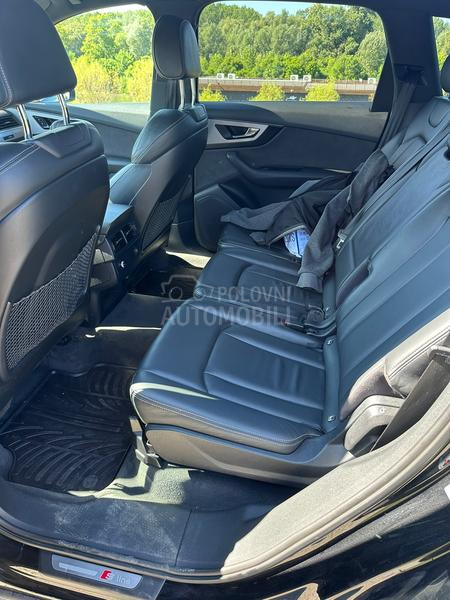 Audi Q7 S line