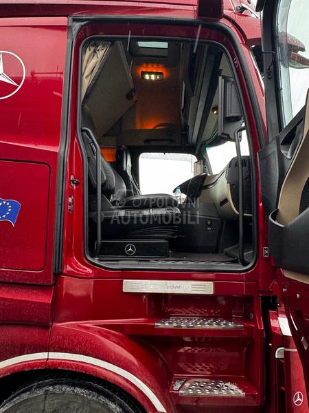 Mercedes Benz Actros 1853 MEGA EDITION1