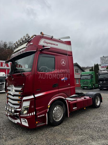 Mercedes Benz Actros 1853 MEGA EDITION1