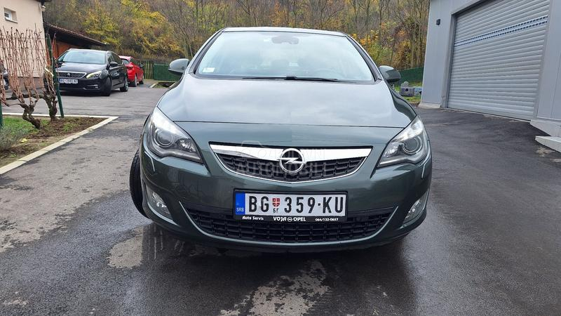Opel Astra J COSMO Sport