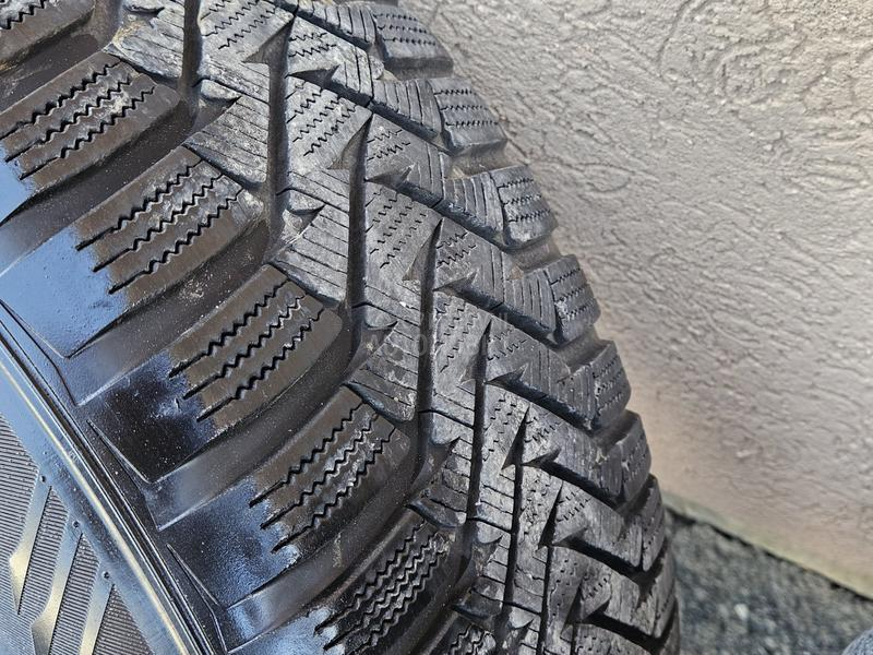 Aluminijumske felne Evoque sa gumama 18" 5 x 108