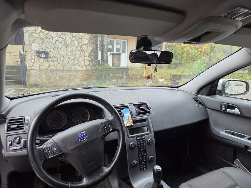 Volvo V50 
