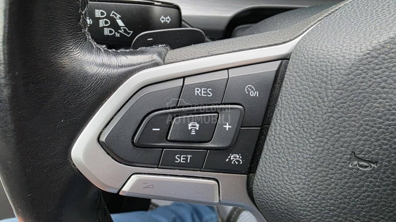 Volkswagen Golf 8 2.0 TDI HIGH-LINE