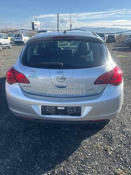 Opel Astra J 