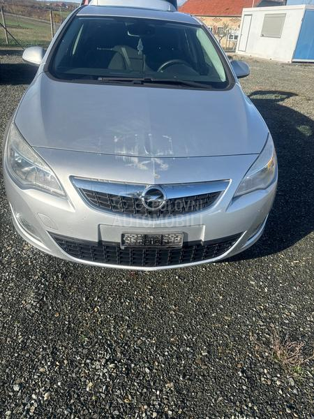 Opel Astra J 