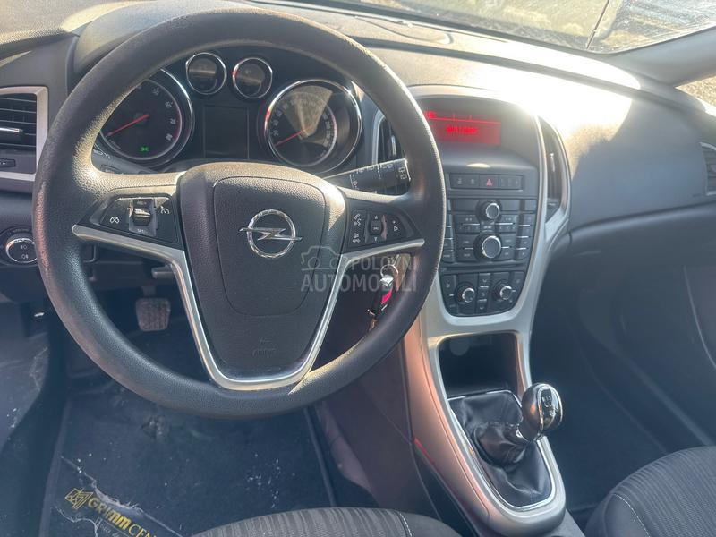 Opel Astra J 