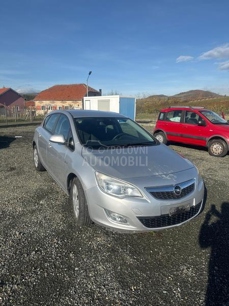 Opel Astra J 