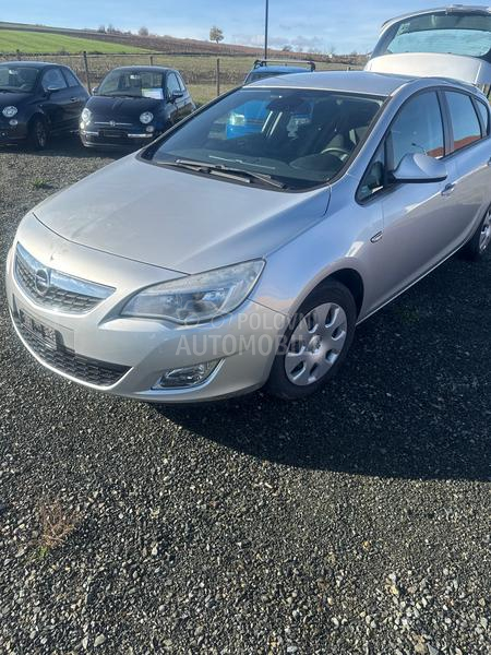 Opel Astra J 