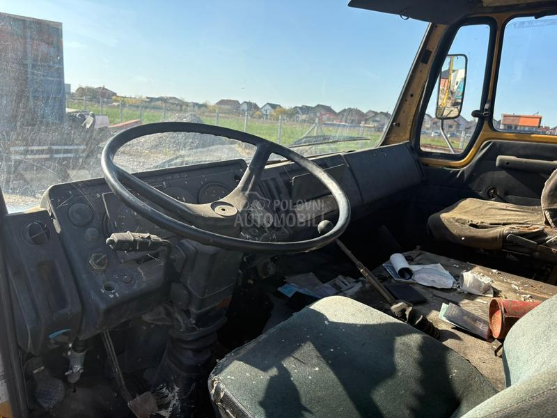 Mercedes Benz 1213 podizac