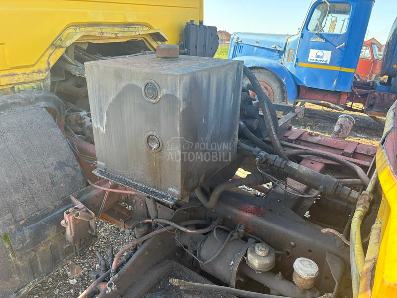 Mercedes Benz 1213 podizac