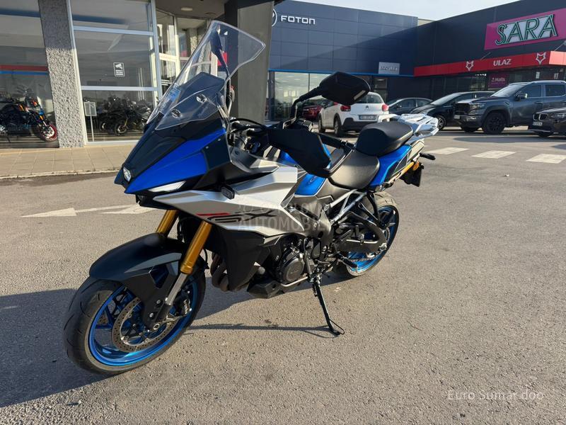 Suzuki GSX-S1000GX M4 DEMO