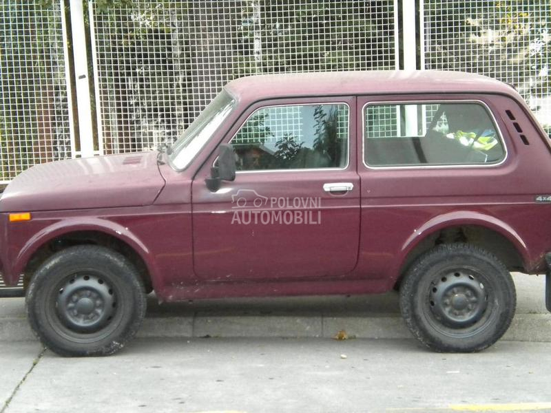 Lada Niva -  kompletan auto u delovima
