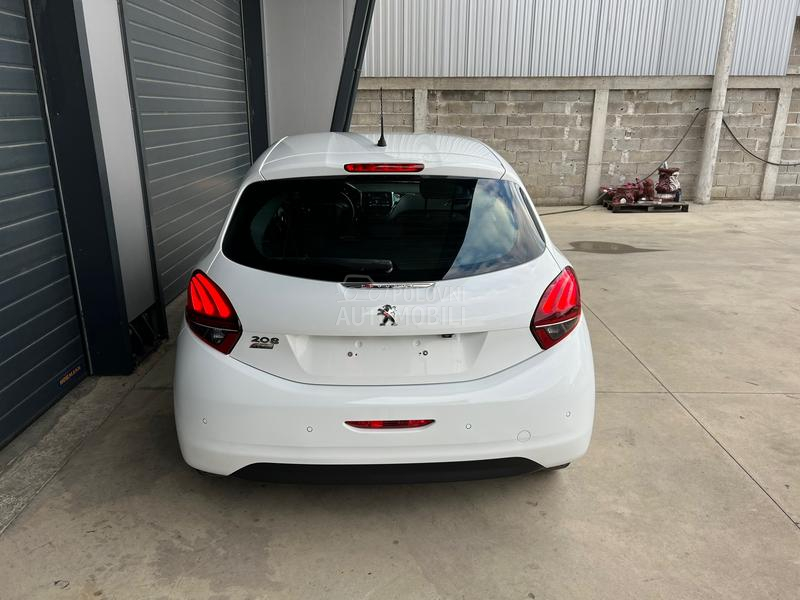 Peugeot 208 rikv. kamera