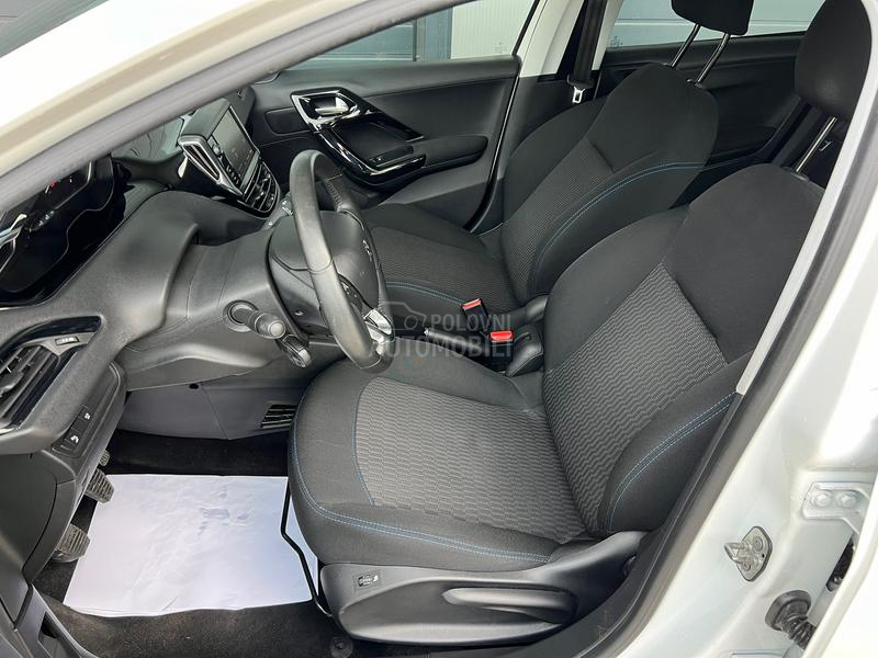 Peugeot 208 rikv. kamera