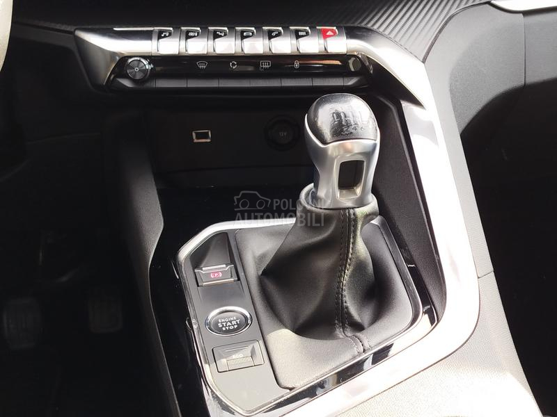 Peugeot 3008 1.2 ACTIVE BUSINESS