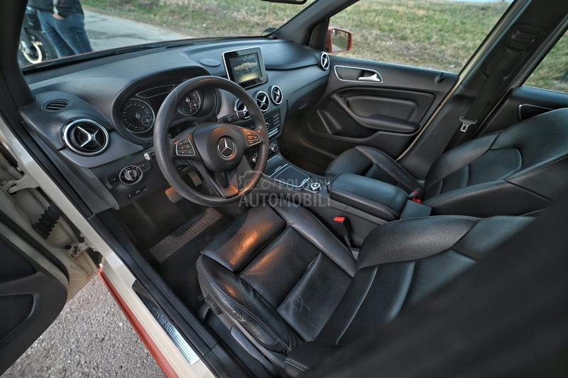 Mercedes Benz B 180 