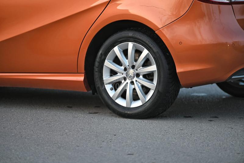 Mercedes Benz B 180 