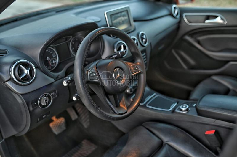Mercedes Benz B 180 