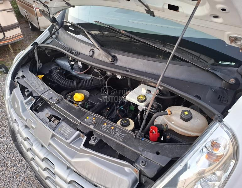 Renault Master T35 2.3dCi 150ks