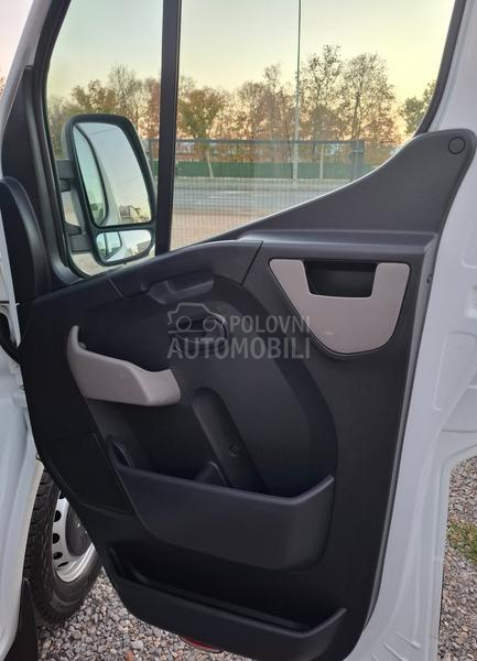 Renault Master T35 2.3dCi 150ks