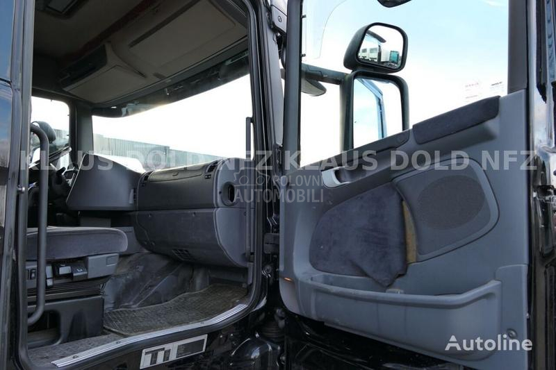 Scania R580 6x2 platformom,rampa