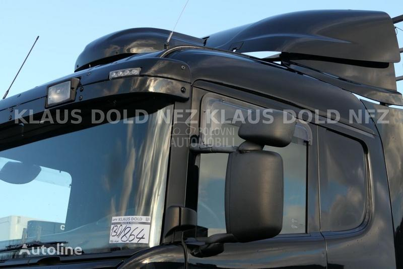 Scania R580 6x2 platformom,rampa