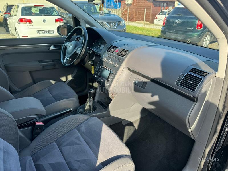 Volkswagen Touran 1.4 tgi HIGHLINE