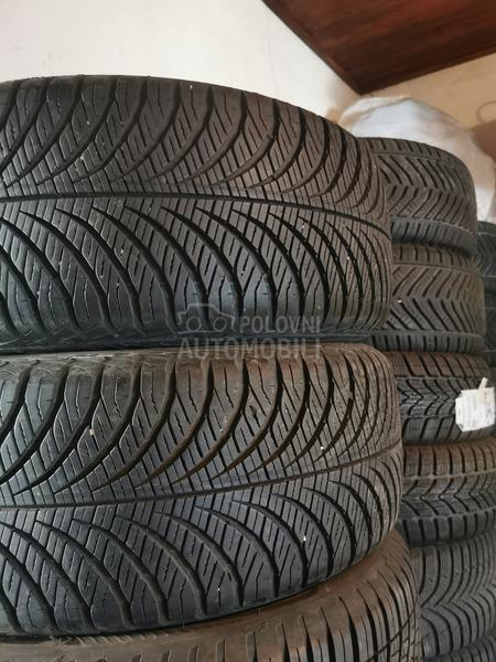 Goodyear 215/55 R17 Zimska