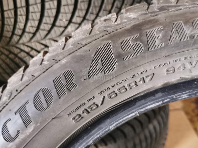 Goodyear 215/55 R17 Zimska