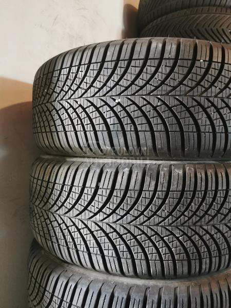 Goodyear 215/55 R17 Zimska