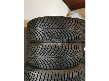 Goodyear 215/55 R17 Zimska