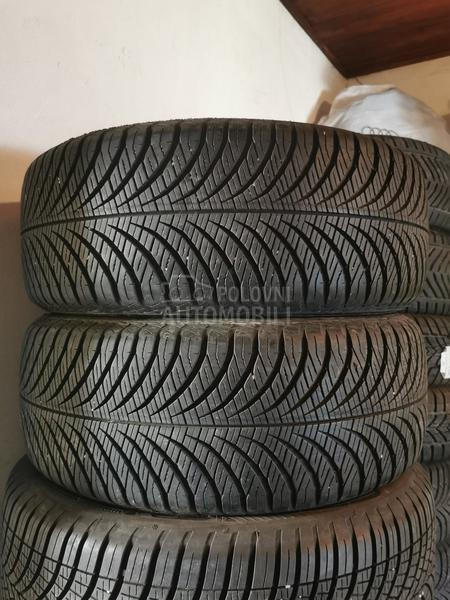 Goodyear 215/55 R17 Zimska