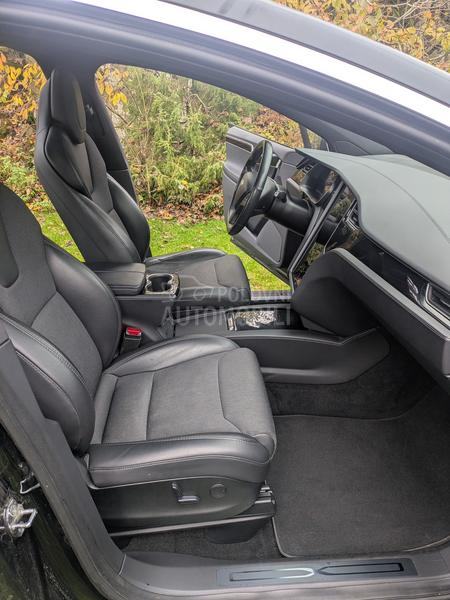 Tesla Model X 75d