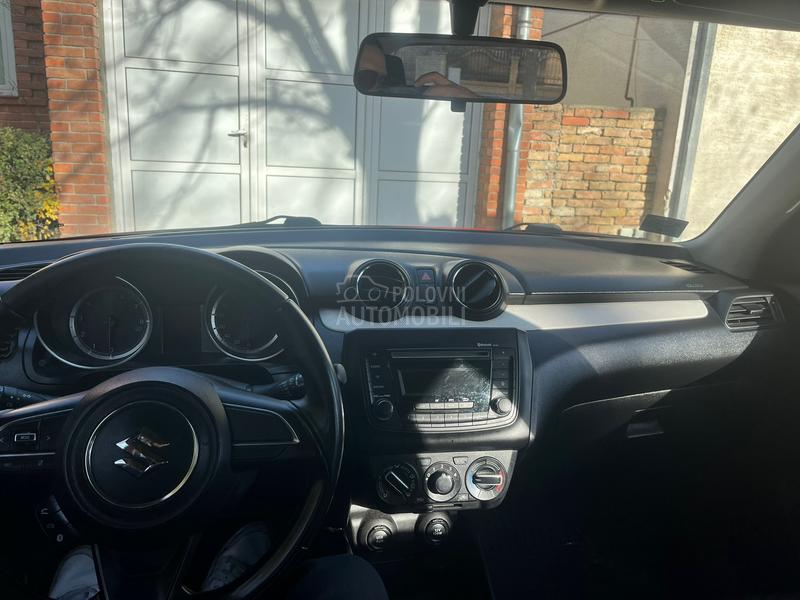 Suzuki Swift 