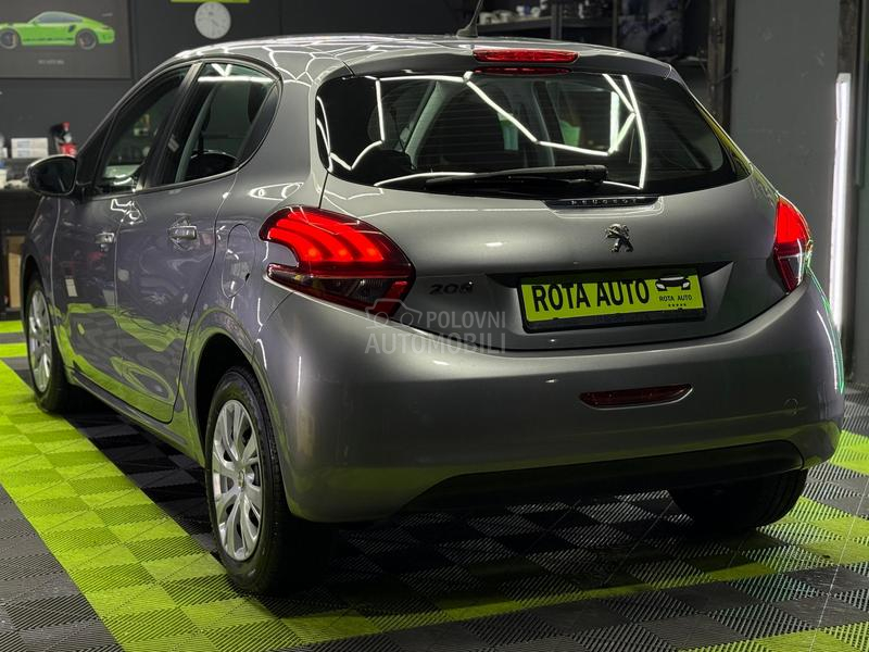 Peugeot 208 1.2b/fabričko stanje