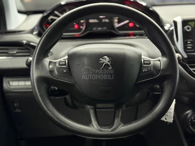 Peugeot 208 1.2b/fabričko stanje