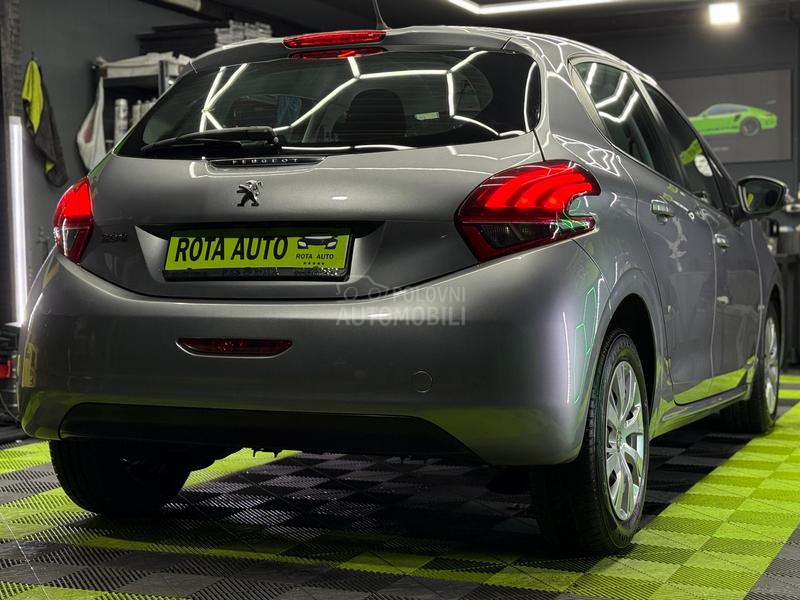 Peugeot 208 1.2b/fabričko stanje