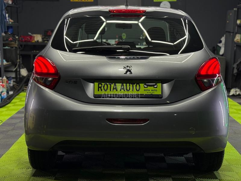 Peugeot 208 1.2b/fabričko stanje