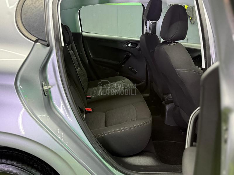 Peugeot 208 1.2b/fabričko stanje