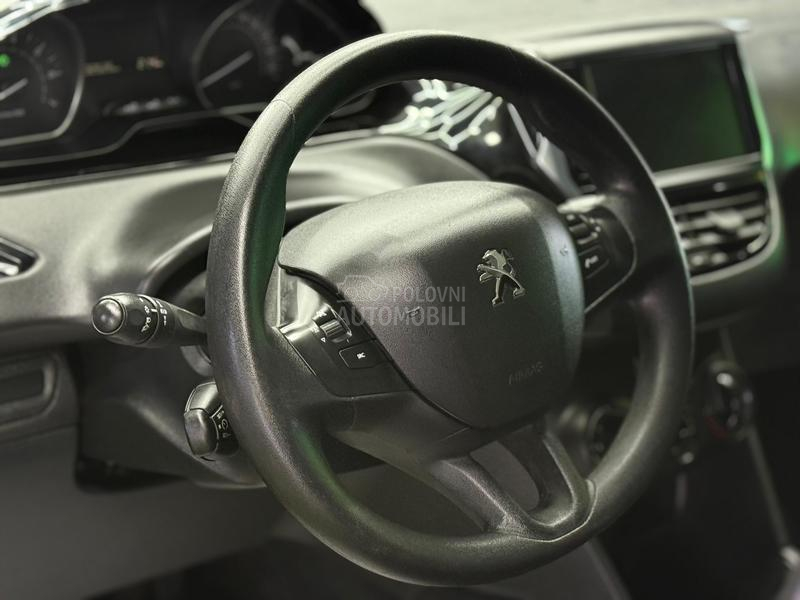 Peugeot 208 1.2b/fabričko stanje