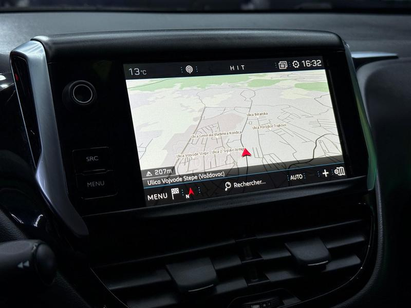 Peugeot 208 1.2b/fabričko stanje