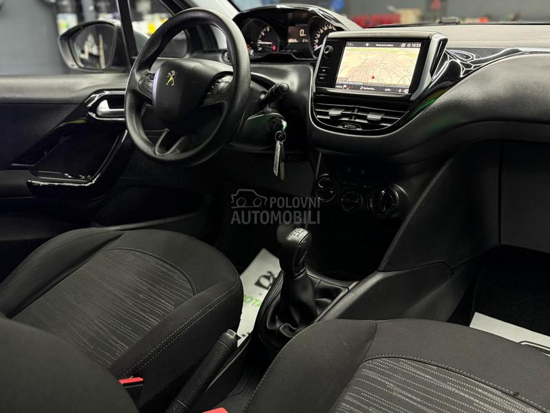 Peugeot 208 1.2b/fabričko stanje