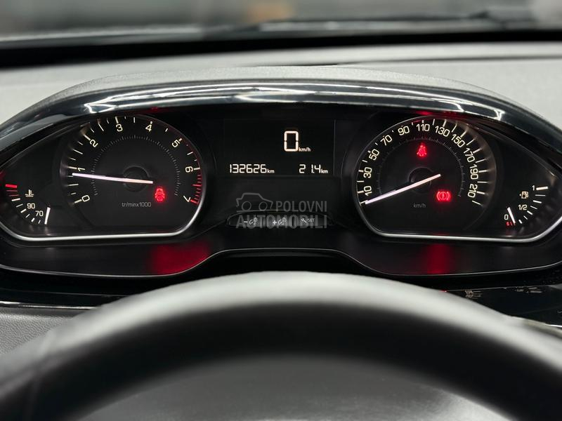 Peugeot 208 1.2b/fabričko stanje